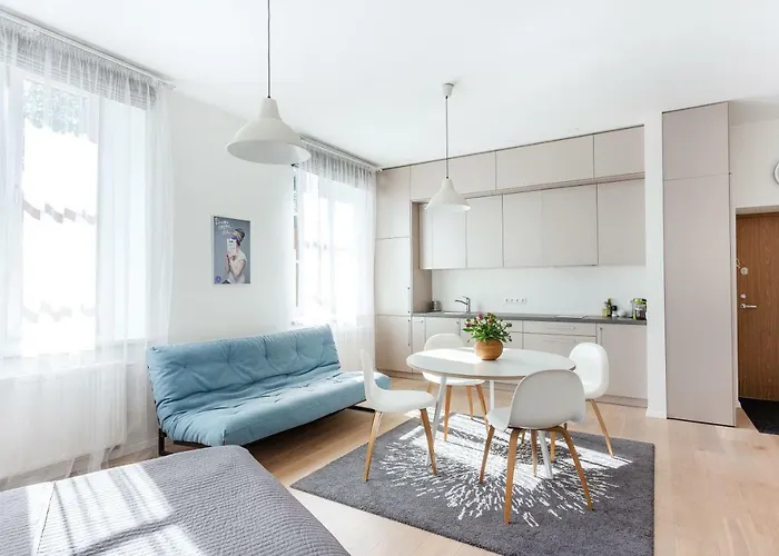 Bright & Cozy In Old Town