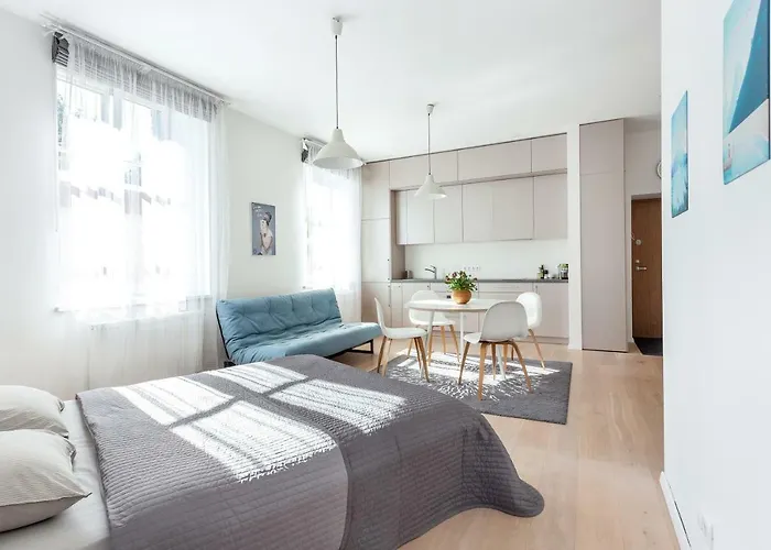 Bright & Cozy In Old Town