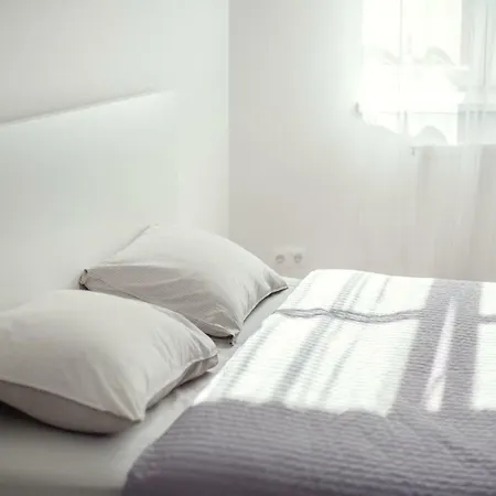 Bright & Cozy In Old Town Apartment *